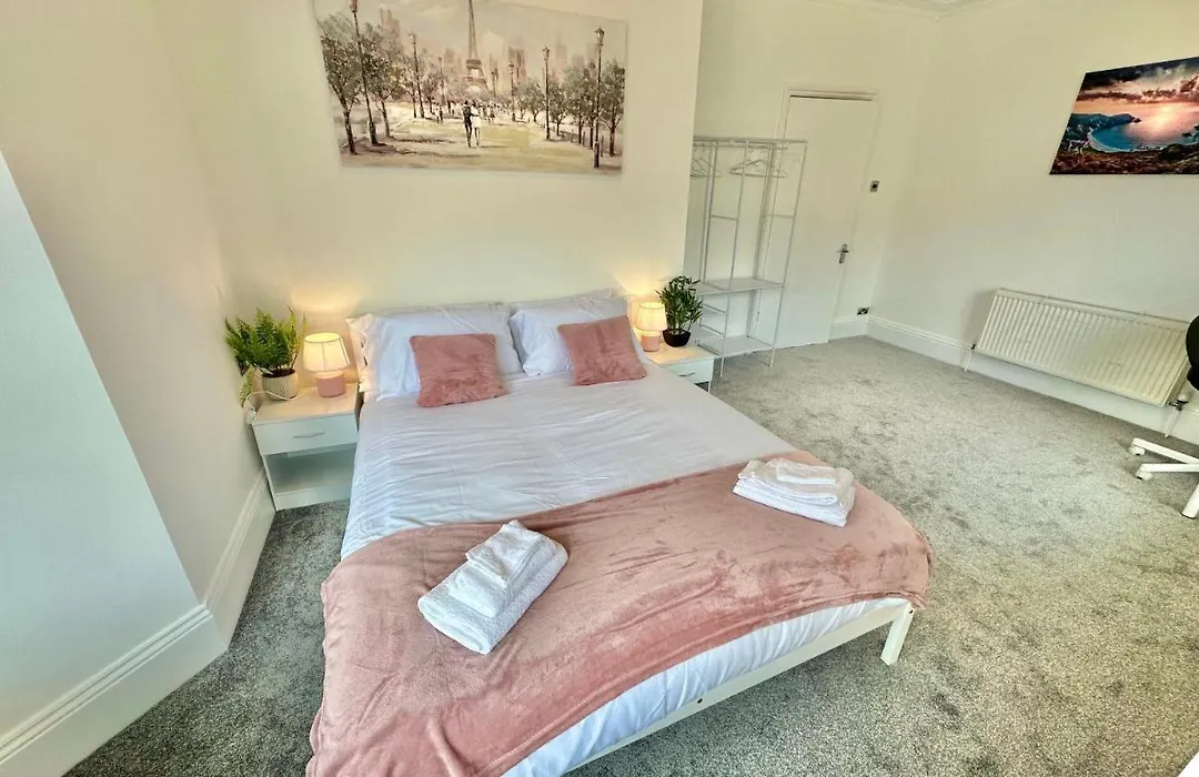 Chic Apartment In Central Bournemouth With Parking-1