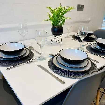 Chic Apartment In Central Bournemouth With Parking-2